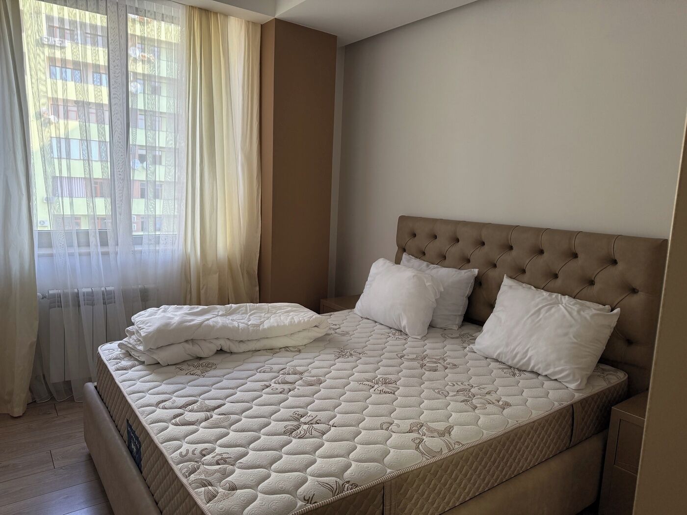 Apartamento clásico | Ropa de cama de alta calidad y tabla de planchar con plancha