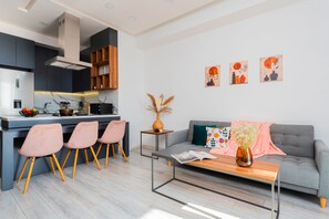 Apartemen Premium, 1 kamar tidur, balkon | Area keluarga | TV