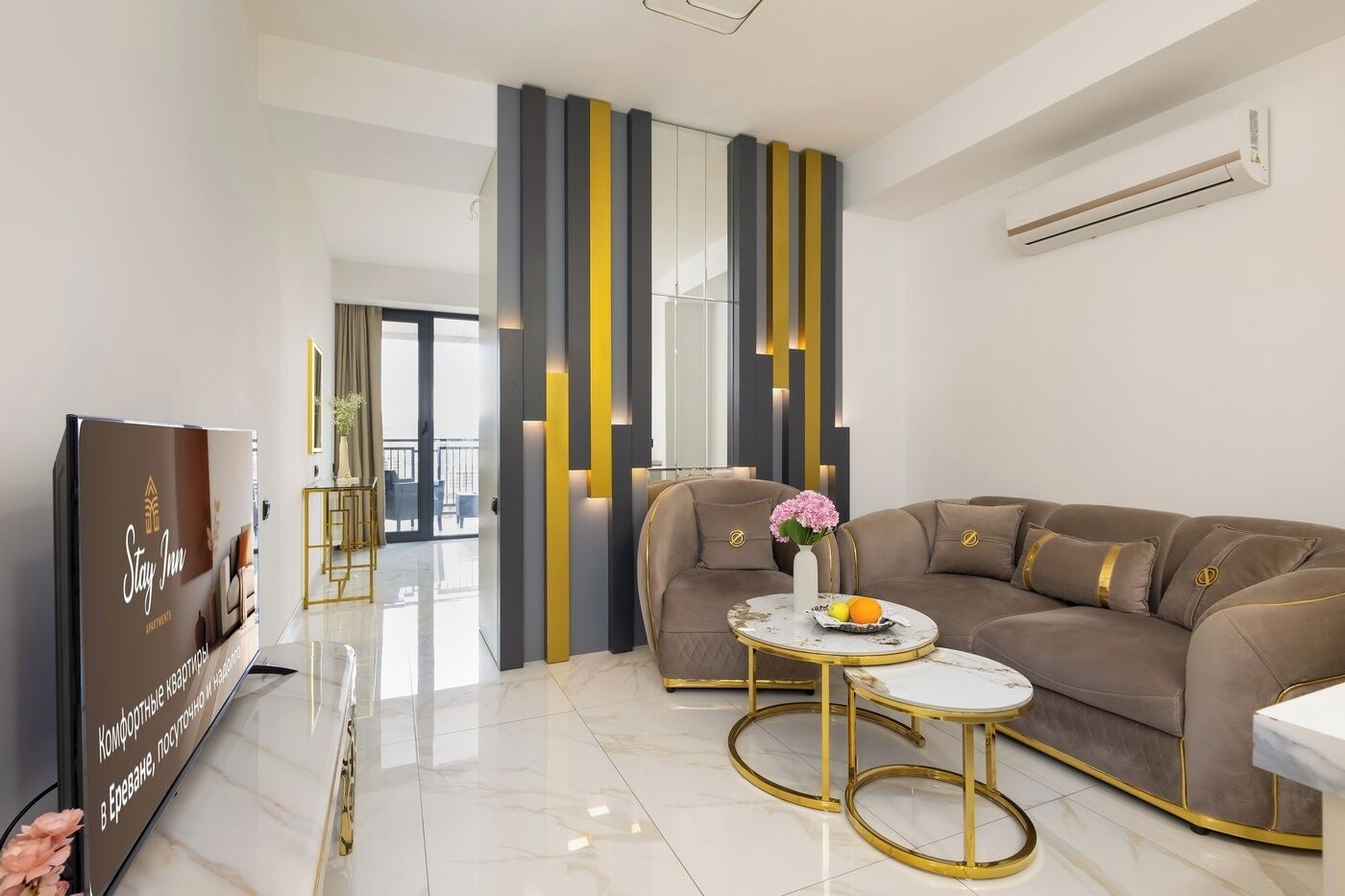 Luxe appartement, 1 tweepersoonsbed, balkon | Woonruimte | Een televisie