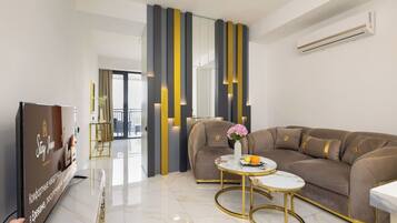 Luxe appartement, 1 tweepersoonsbed, balkon | Woonruimte | Televisie