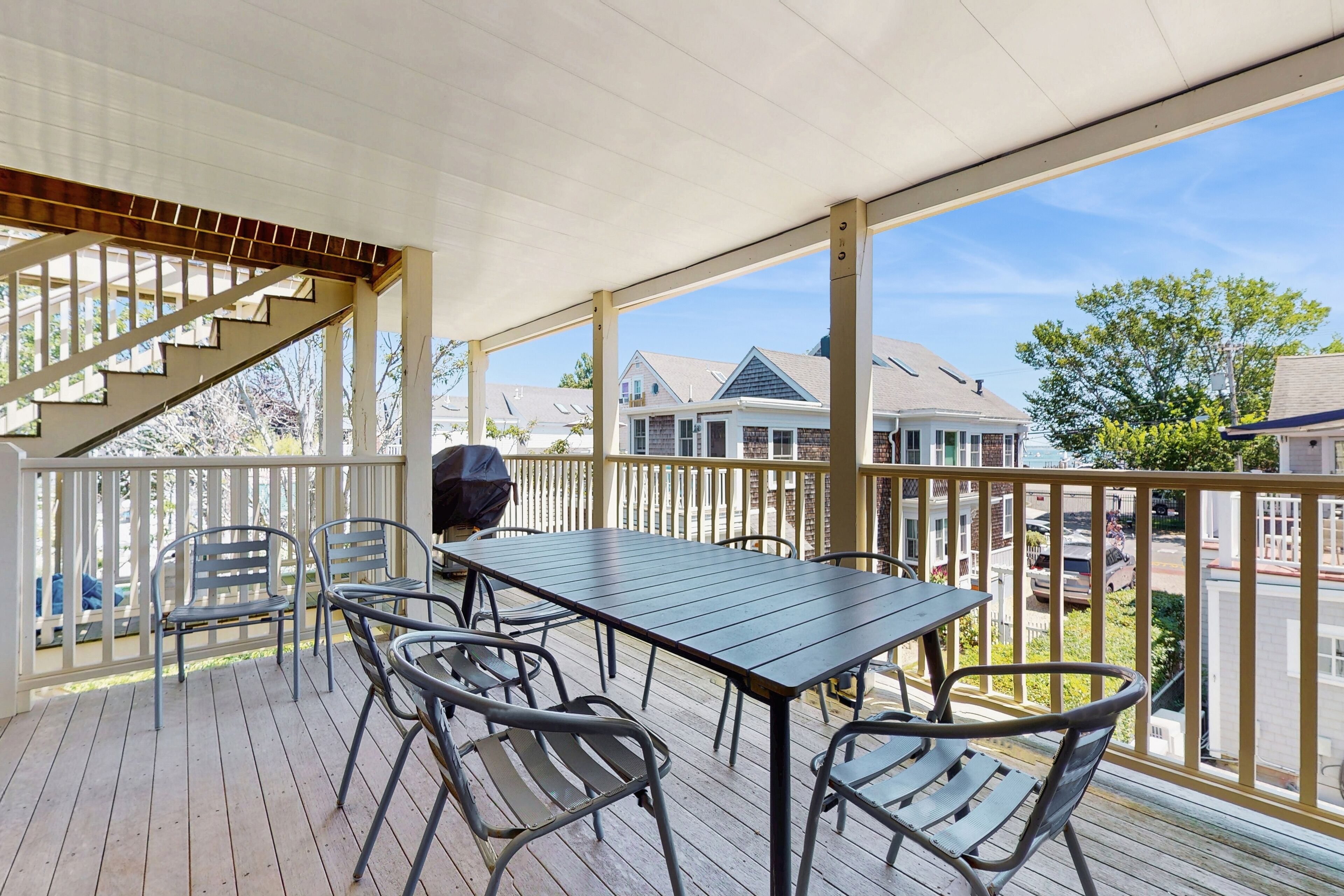 屋外ダイニングエリア