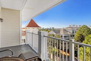 Property grounds - 1BR Condo at Baytowne Wharf! Beach Tram, Tropical Pool, Hot Tub, Balcony View (Miramar Beach)