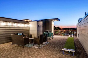 Terrace/patio - Winter rooftop deck, chef’s kitchen, NFL TV near Broadway (Nashville)