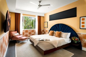 5 chambres, bureau, fer et planche à repasser, lit parapluie