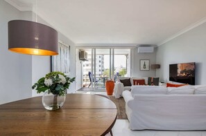 Fernseher, Kamin, Arbeitsbereiche