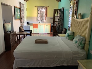 1 habitación, tabla de planchar con plancha y wifi
