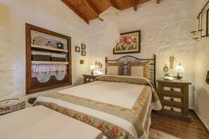 2 bedrooms, iron/ironing board, travel cot, free WiFi