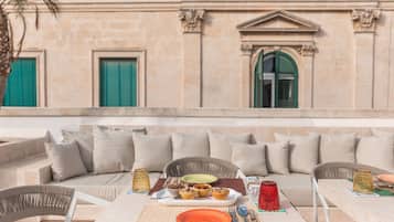 Petit déjeuner préparé sur commande (15 EUR par personne)
