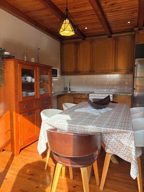 Dining - Beautiful triplex with garden and Wifi - Puig Falcó 1 (Pla de l'Ermita)