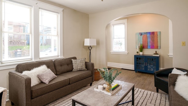 A living room with a brown sofa, a coffee table, and a blue cabinet. - *5 Min to WVU*Smart TV*Full Kitchen*W/D (Morgantown)