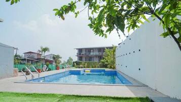 Kolam renang outdoor