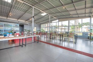 Restaurant - Treebo Kuber Palace With a Swimming Pool (Mahabaleshwar)
