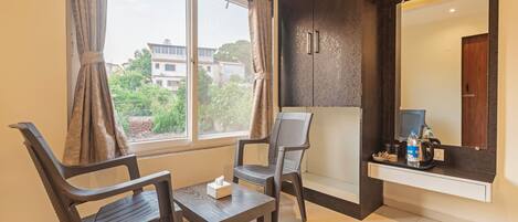 标准房 | 办公桌、熨斗/熨板
