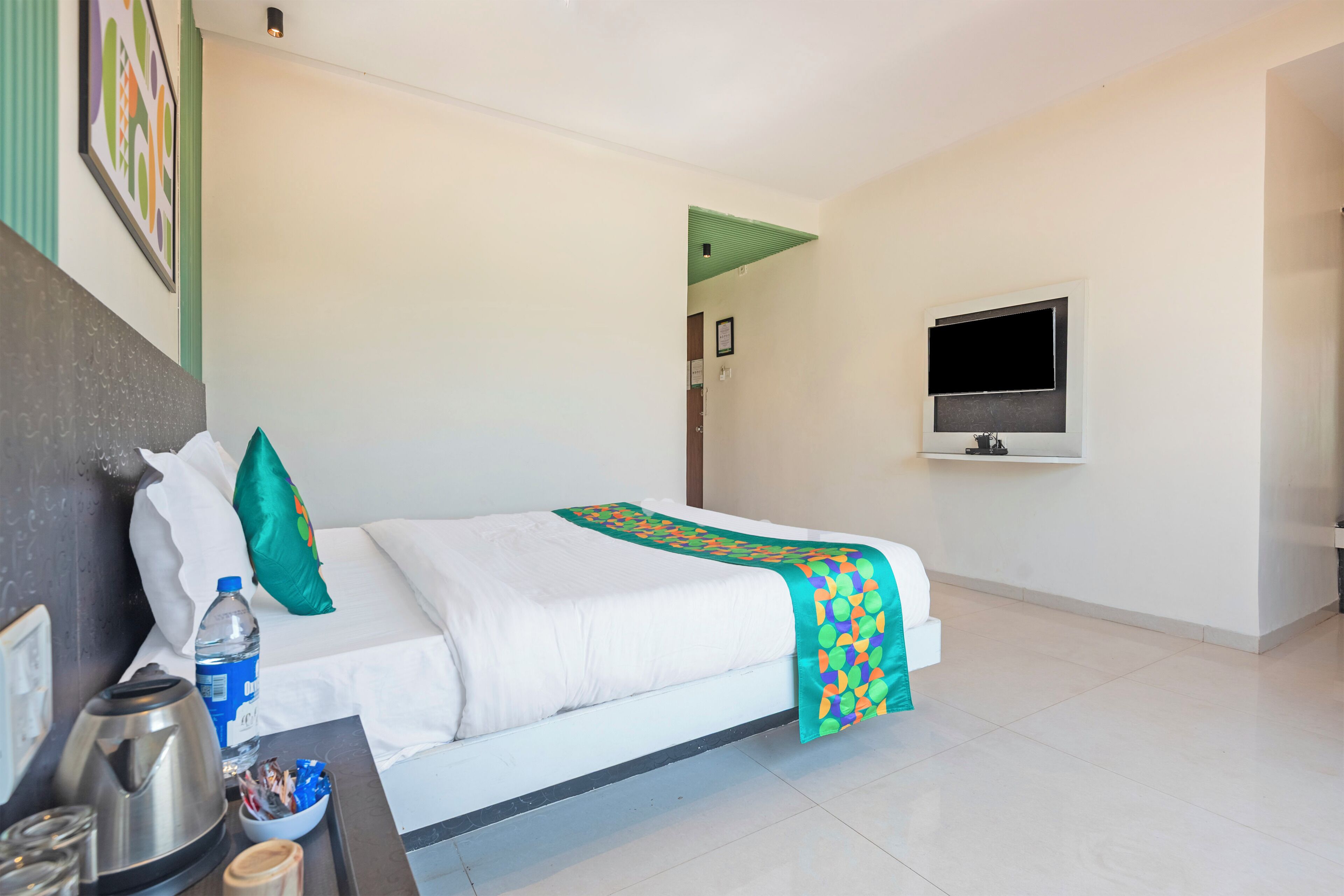 Deluxe Room | Desk, iron/ironing board