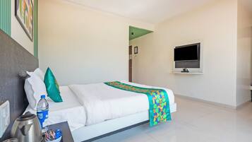 Deluxe Room | Desk, iron/ironing board
