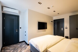 Habitación superior | Ropa de cama de alta calidad y minibar