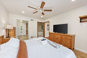 3 Schlafzimmer, Schreibtisch, Reisekinderbett, kostenloses WLAN