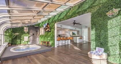 Villa near STRIP - Heated Pool, Hot Tub, Billiards
