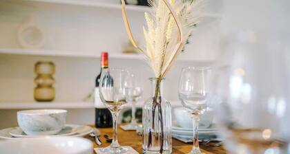 Lovely house, great location, perfect for couples!