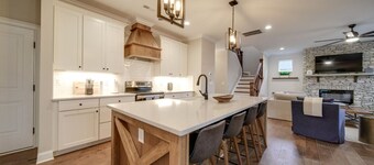 Immaculate & Cozy 4-BR Modern Farmhouse Retreat!