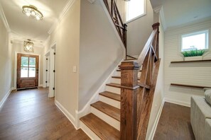 المنشأة من الداخل