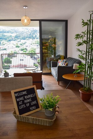 シティ アパートメント | リビング エリア