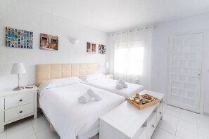 3 bedrooms, desk, iron/ironing board, WiFi