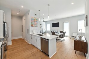 Fridge, microwave, oven, stovetop - Beautiful Modern NOLA Condo- Bywater Area. Off Street Gated & Reserved Parking (New Orleans)