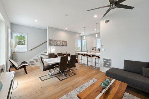 Beautiful Modern NOLA  Condo- Bywater Area. Off Street Gated & Reserved Parking