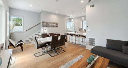 Beautiful Modern NOLA Condo- Bywater Area. Off Street Gated & Reserved Parking