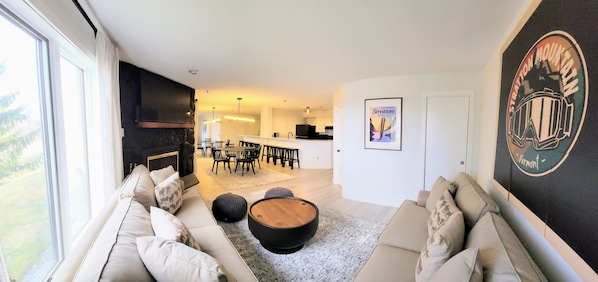Smart TV, fireplace - Newly Renovated 2BR - walk to lift;  walk to Stratton Village; easy parking (Stratton)