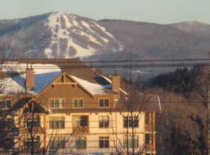 Exterior - Newly Renovated 2BR - walk to lift;  walk to Stratton Village; easy parking (Stratton)