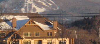 Newly Renovated 2BR - walk to lift;  walk to Stratton Village; easy parking