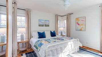 4 bedrooms, desk, iron/ironing board, travel crib