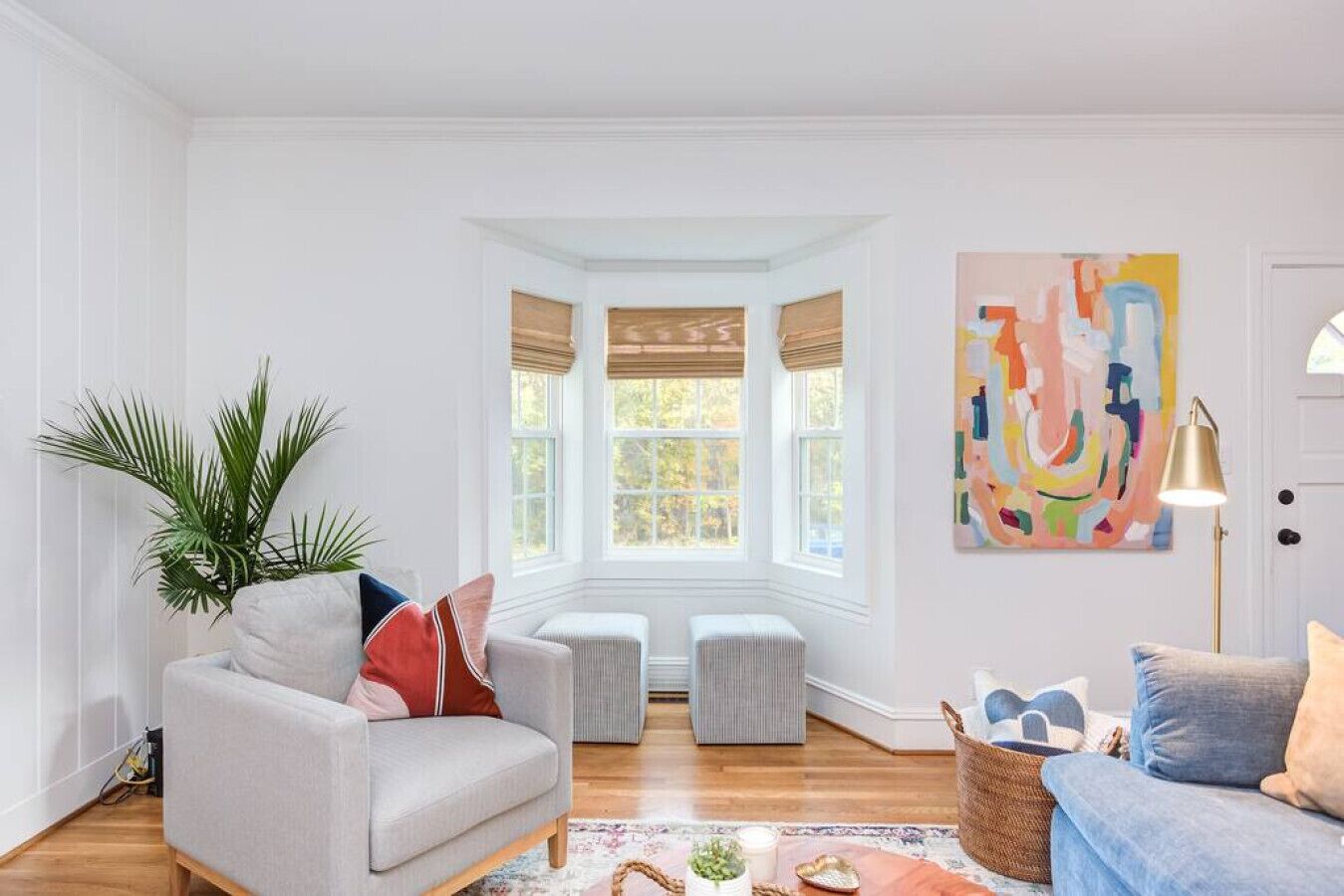 Smart TV, fireplace, books, music library