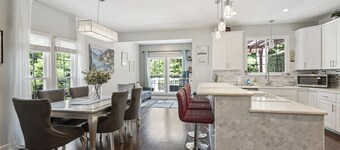 Cheerful 3-Bedroom Townhouse with Indoor Fireplace