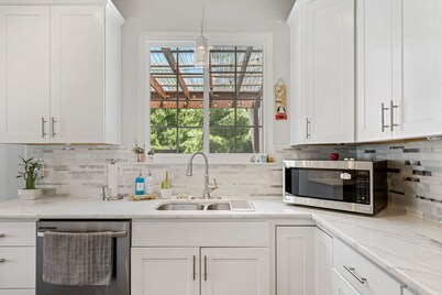 Cheerful 3-Bedroom Townhouse with Indoor Fireplace