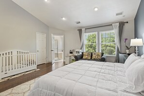 3 bedrooms, in-room safe, desk, free WiFi