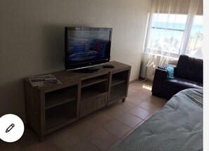 2 bedrooms, desk, travel crib, free WiFi