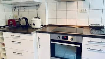 Fridge, stovetop, coffee/tea maker