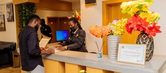 โกลเด้น ซิกซ์ โรงแรมและร้านอาหาร