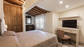 2 bedrooms, premium bedding, down comforters, individually decorated