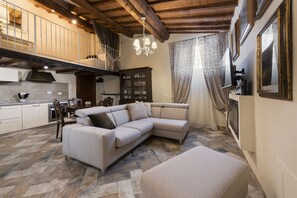 Deluxe Apartment | Living area