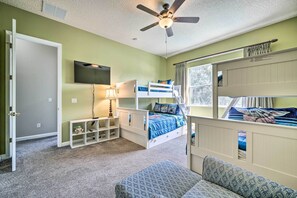4 bedrooms, iron/ironing board, travel crib, internet - 7 Mi to Disney: Reunion Resort Oasis w/ Pool (Reunion)