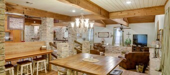 Dularge Grand Villa - Steps to Marina + Fishing!