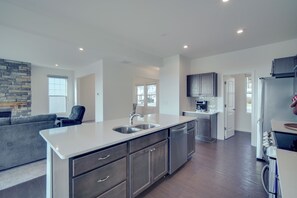 Fridge, stovetop, dishwasher, coffee/tea maker - Modern Canton Home: 10 Mi to Lake Allatoona! (Canton)