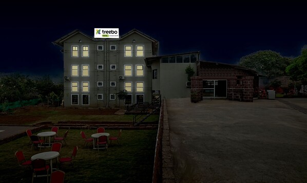 Exterior - Treebo Vhyomaan Resort (Mahabaleshwar)