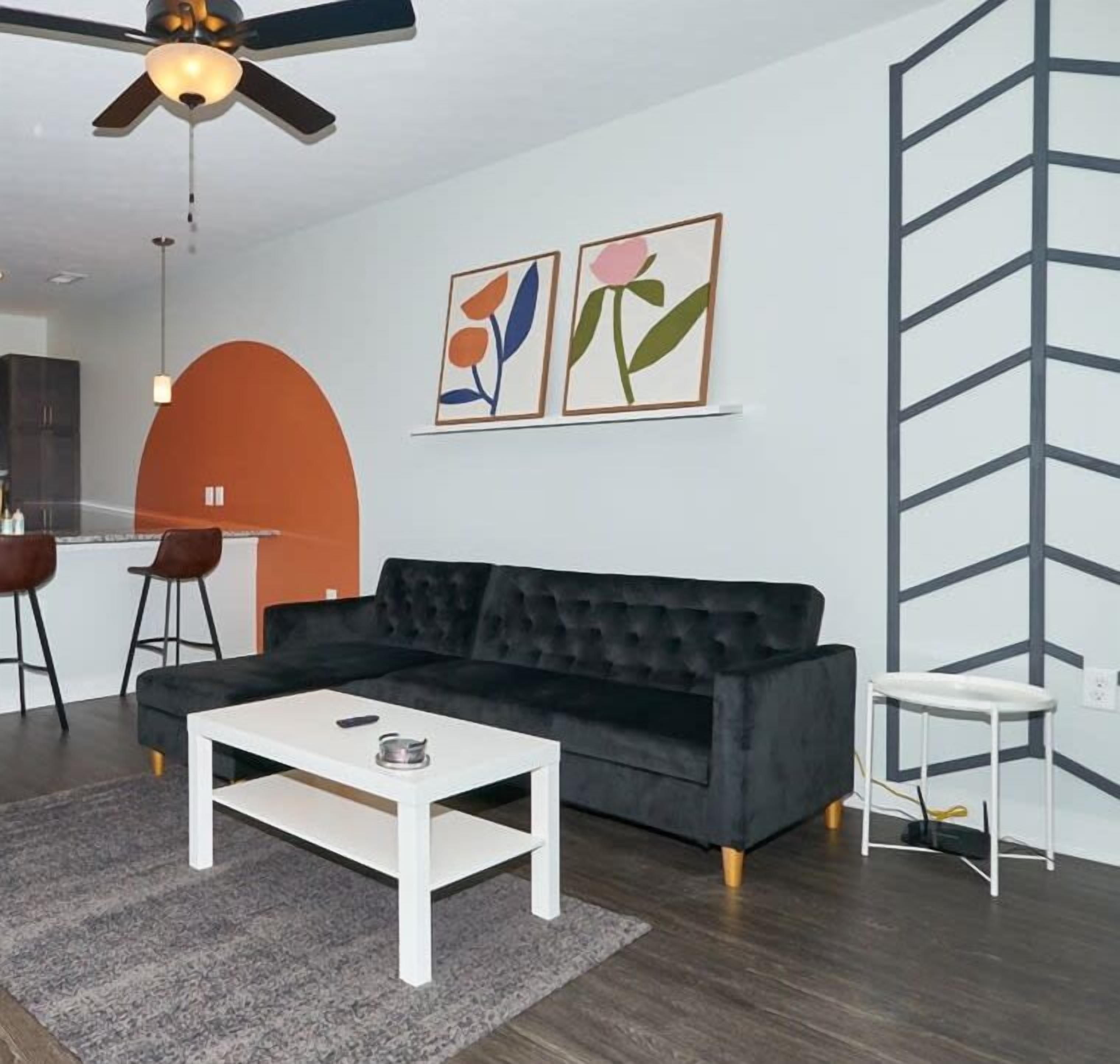 Comfy & Unique 1bdr Long Term Luxury Apt POOL GYM