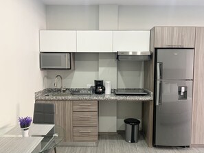 Full-sized fridge, microwave, stovetop, coffee/tea maker