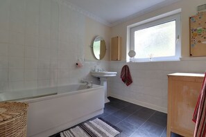 Bathroom - Terraced House With 3 Bedrooms in Todmorden (Todmorden)